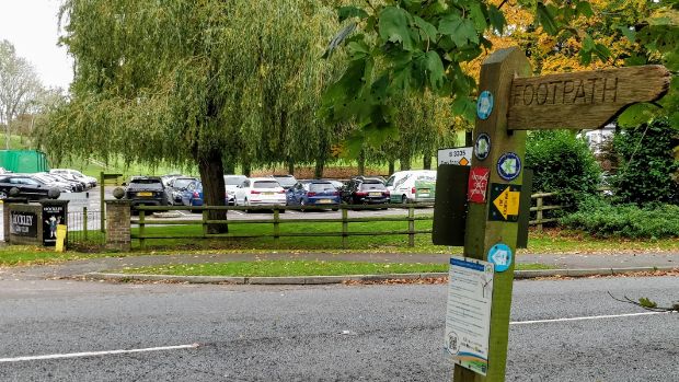 Itchen Way sign pointing left along the B3335 Winchester Road